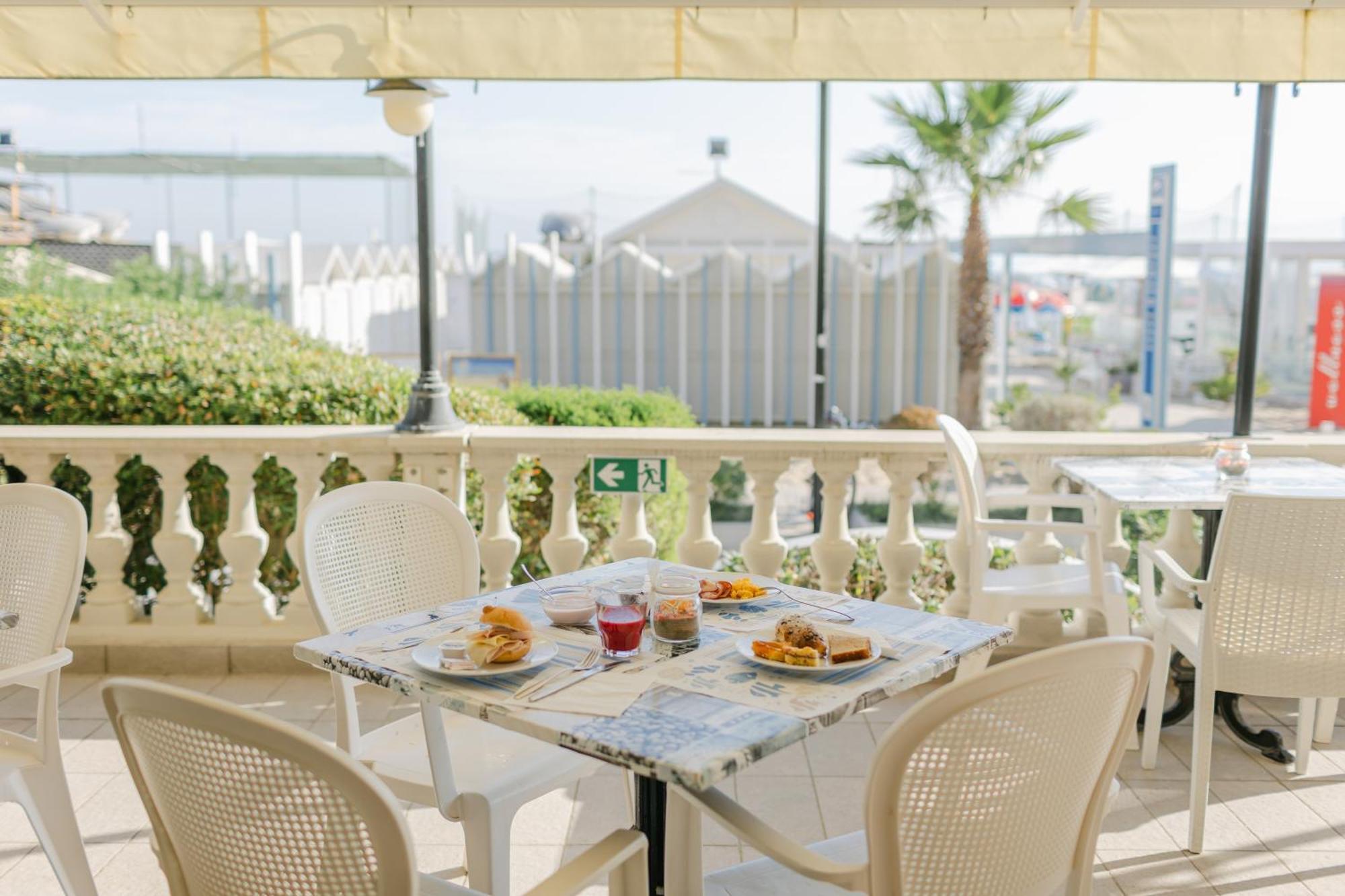 Hotel Royal Cattolica Exterior photo